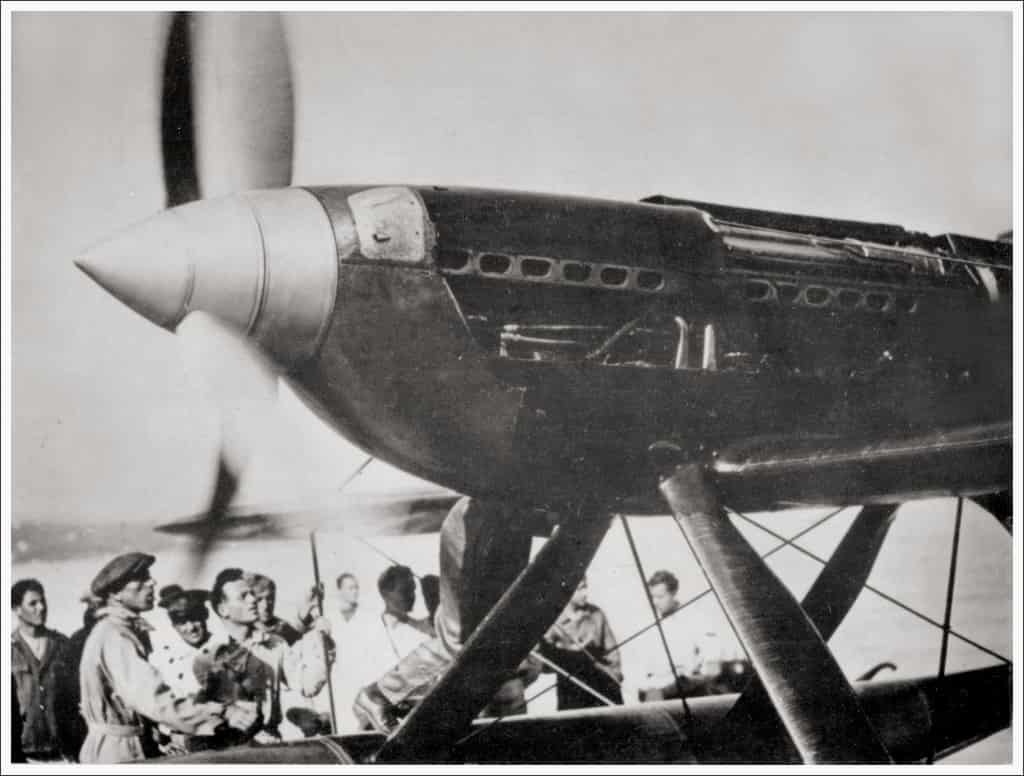 Опробование силовой установки самолета М.С.72. Сдвоенный двигатель ФИАТ A.S.6 и соосный воздушный винт ­были главными особенностями последнего «шнейдеровского» гидроплана и они же помешали принять ему участие в последнем Кубке 1931 г.